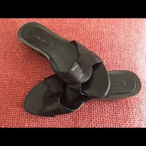 Nine West black wedge leather sandals size 8.5